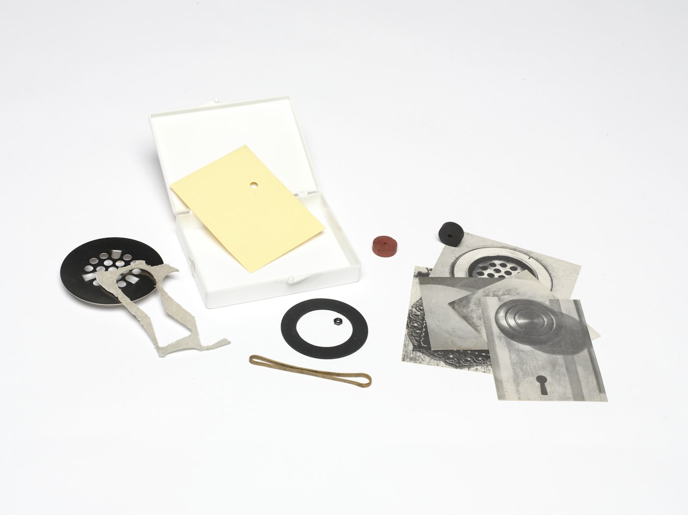 Case opened; contents displayed.