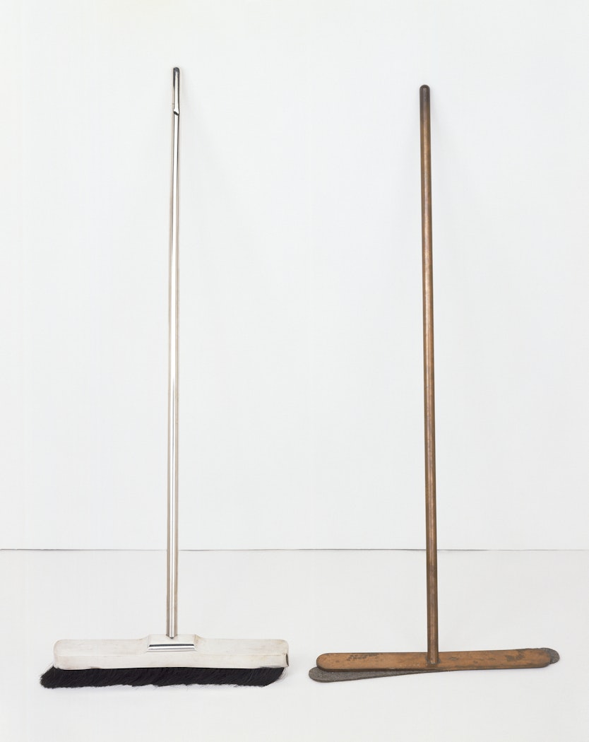 Silberbesen und Besen ohne Haare (Silver Broom and Broom without Bristles)