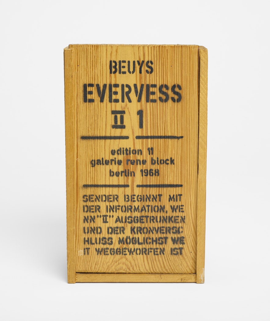 view 1: Evervess wooden box with lid on