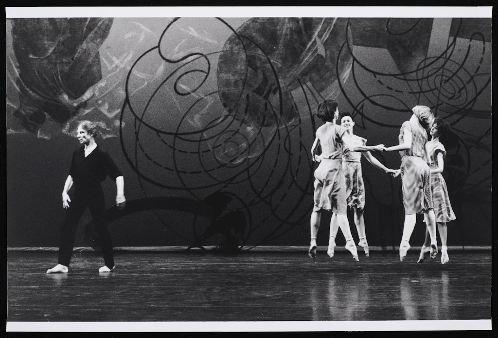 Merce Cunningham, Patricia Lent, Helen Barrow, Victoria Finlayson, and Karen Radford in Fabrications