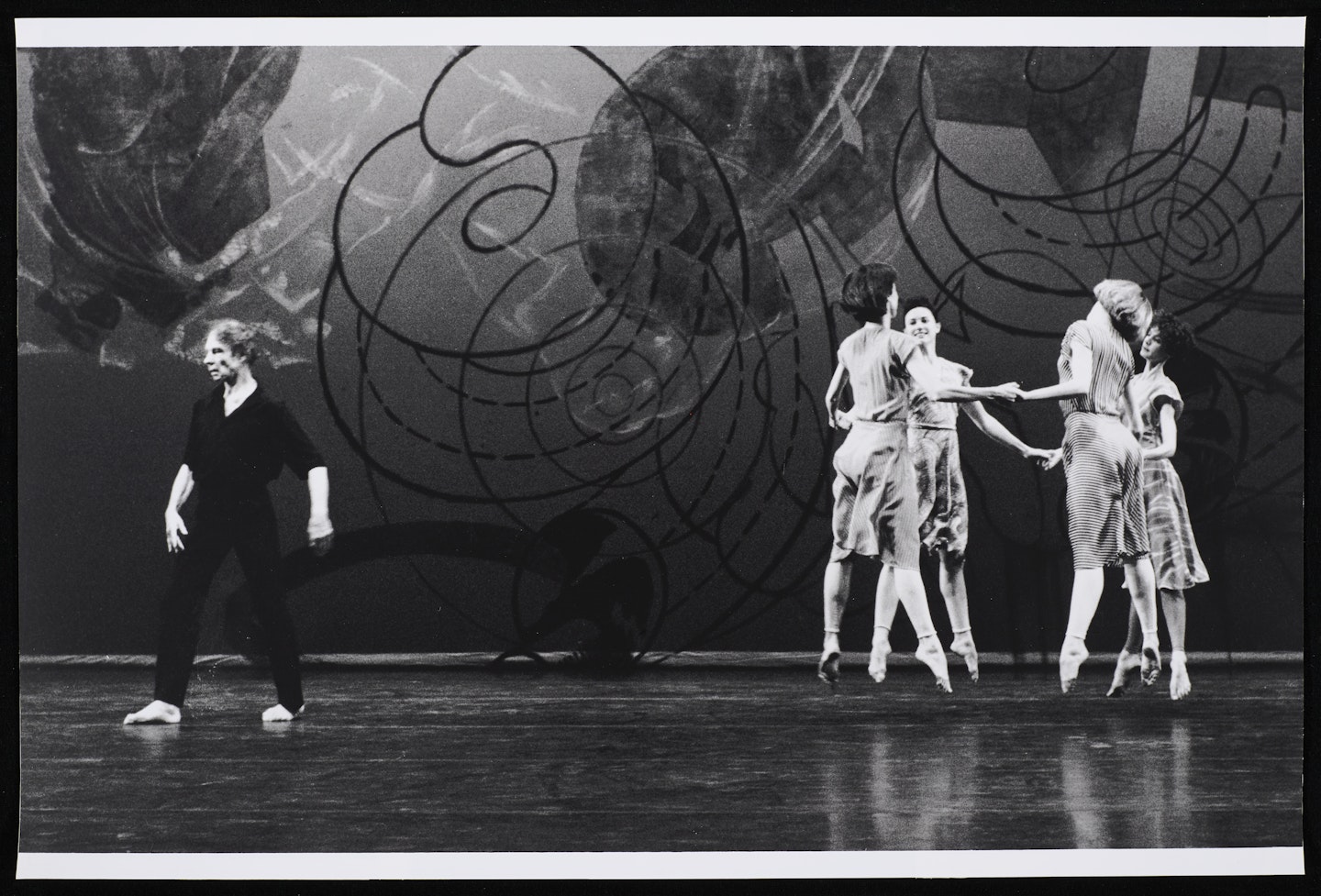 Merce Cunningham, Patricia Lent, Helen Barrow, Victoria Finlayson, and Karen Radford in Fabrications 