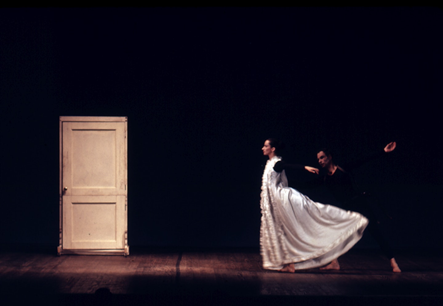 Merce Cunningham Dance Company in Antic Meet, University of California, Los Angeles, 1963. Harry Shunk and Shunk-Kender photographs, 1957-1987, The Getty Research Institute, Los Angeles, Accession no. 2014.R.20.