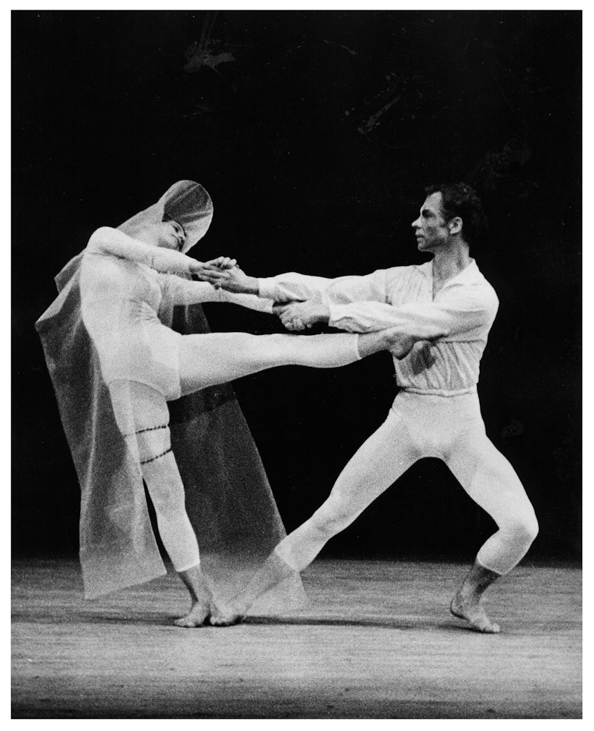 Merce Cunningham Dance Company in Nocturnes, 1956. © Louis A. Stevenson.  Courtesy Merce Cunningham Trust 