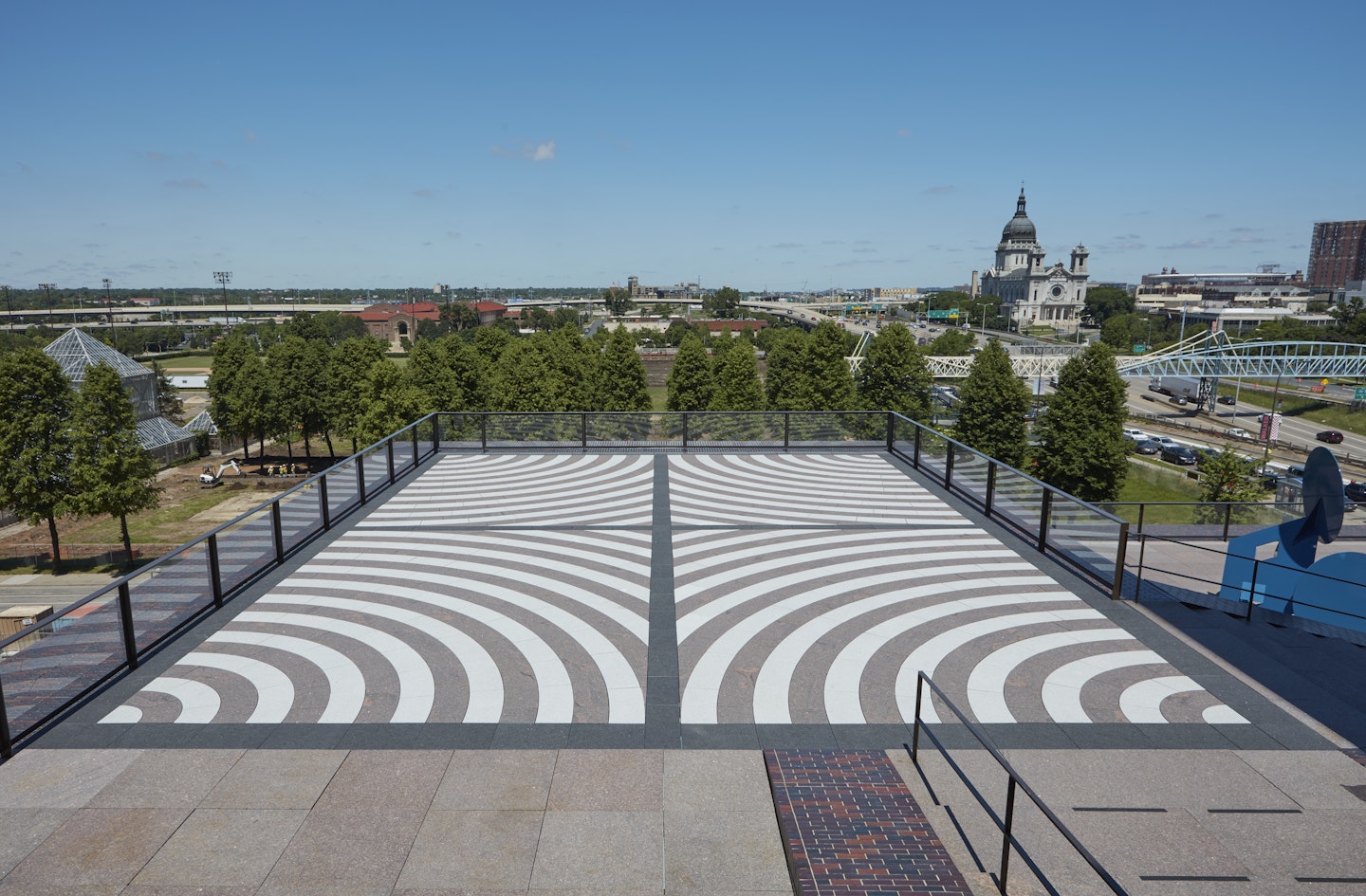 Arcs from four corners, with alternating bands of white and brown stone. The floor is bordered and divided horizontally and vertically by a black stone band