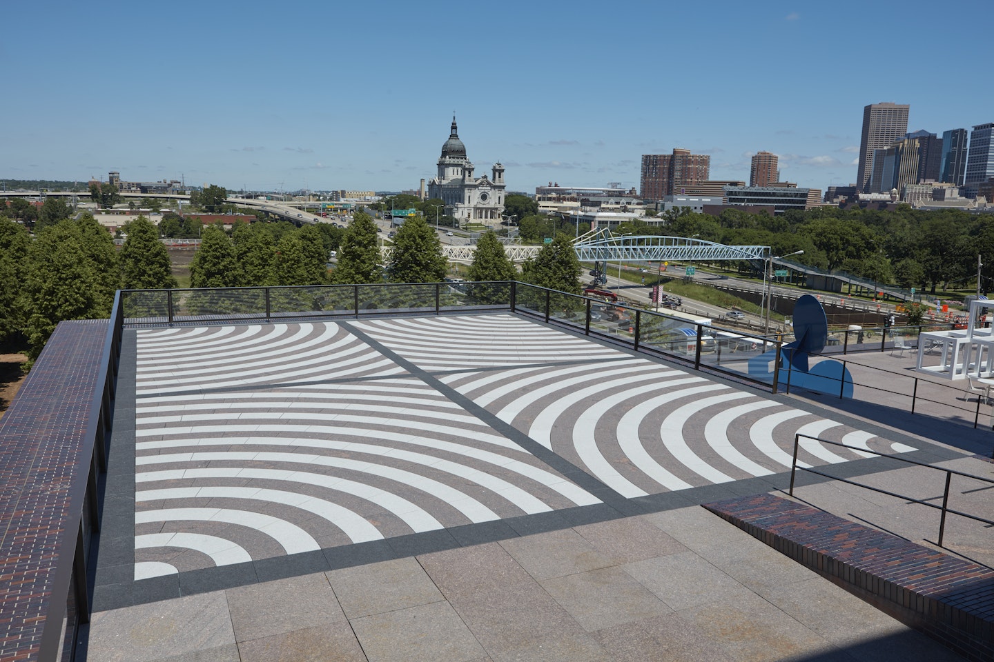 Arcs from four corners, with alternating bands of white and brown stone. The floor is bordered and divided horizontally and vertically by a black stone band