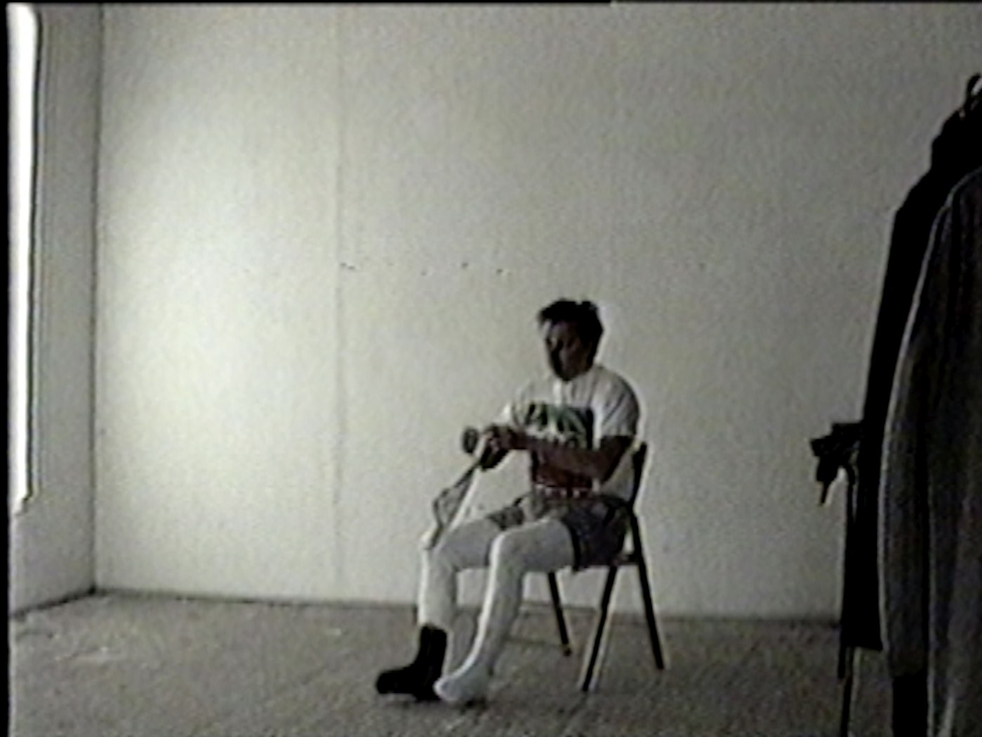 Fabio zieht sich an, 1992 (Fabio Putting on His Clothes, 1992)