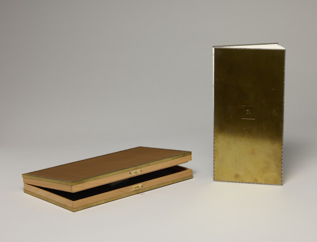 The Plumb Bob: a book object