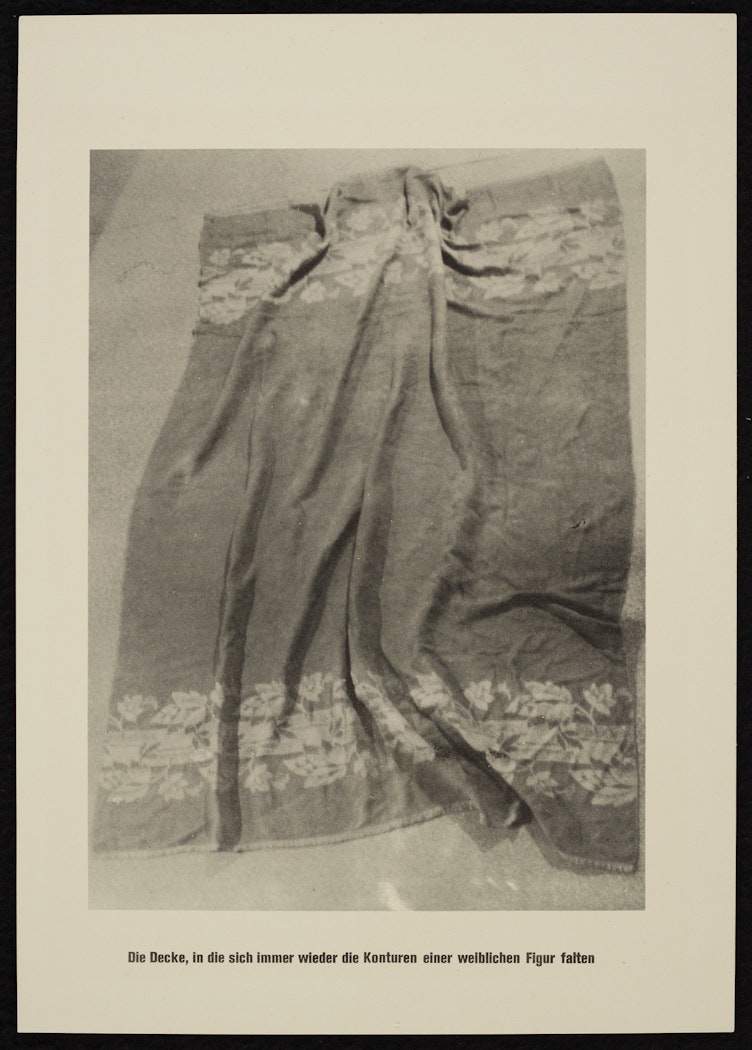 Die Decke, in die sich immer wieder die Konturen einer weiblichen Figur falten (The Blanket, Whose Folds Time and Again Form the Contours of a Female Figure) from the portfolio Höhere Wesen befehlen (Higher Beings Command)