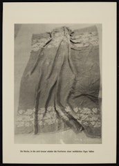 Die Decke, in die sich immer wieder die Konturen einer weiblichen Figur falten (The Blanket, Whose Folds Time and Again Form the Contours of a Female Figure) from the portfolio Höhere Wesen befehlen (Higher Beings Command)