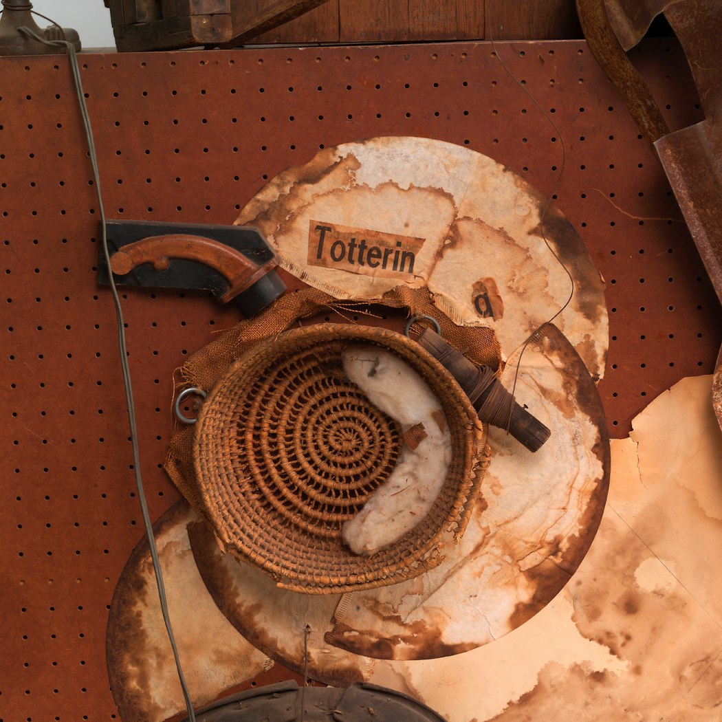 basket; “totterin”