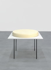 Tisch mit Käse (Table with Cheese)