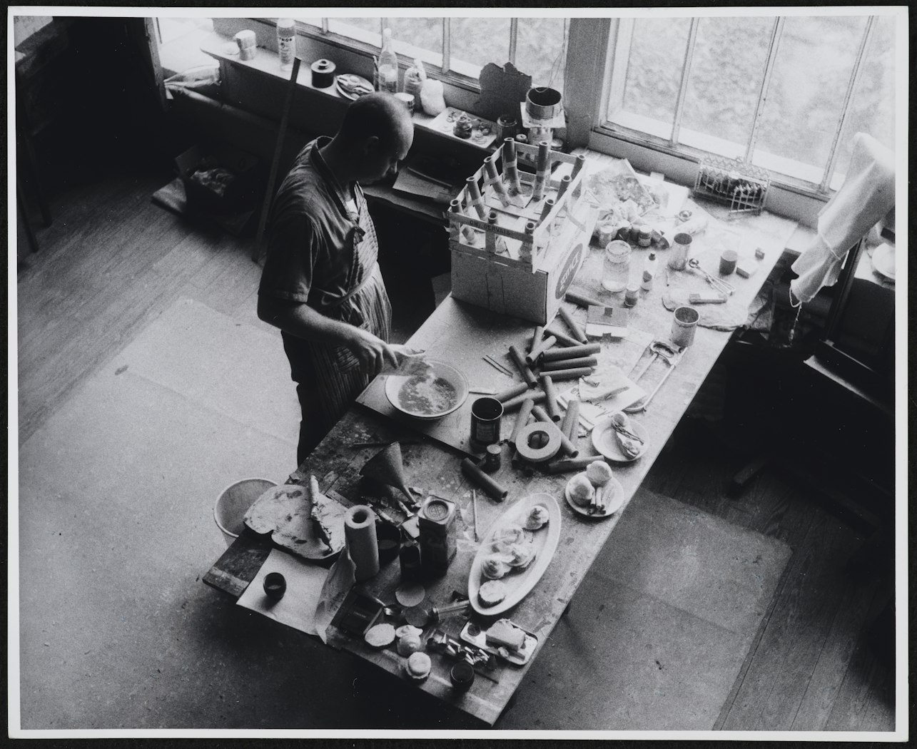 Claes Oldenburg working, Paris