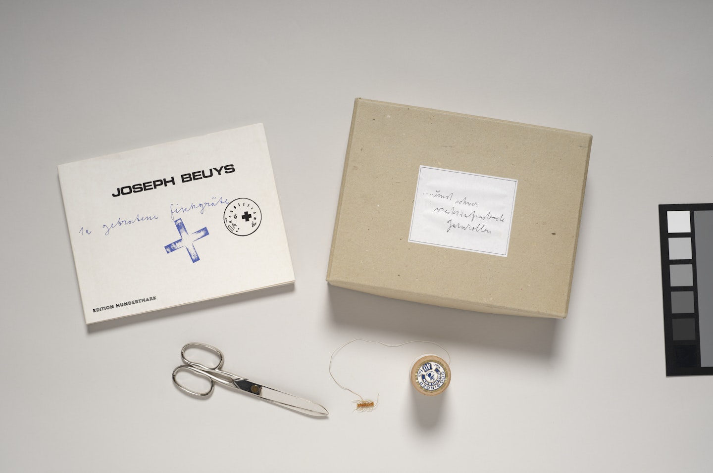 ... und schwer wiederzufindende Garnrollen(... and reels of thread which are hard to find again)