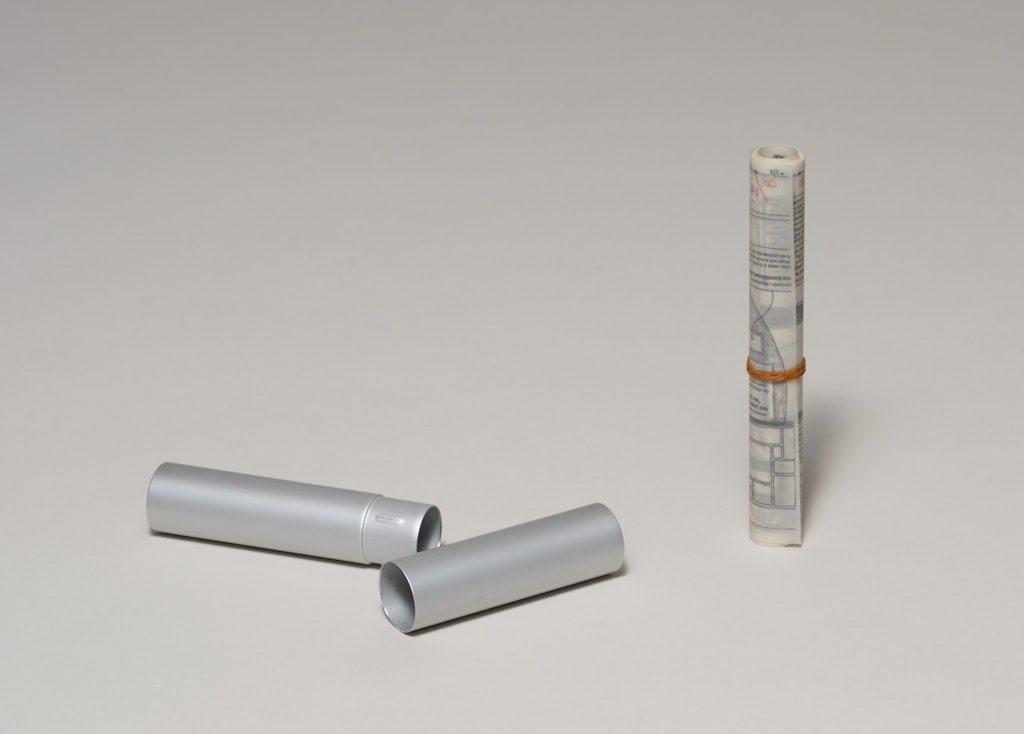 Panoramic Drawing (Showing the Interior Facets of a Contradiction Tolerant Lens